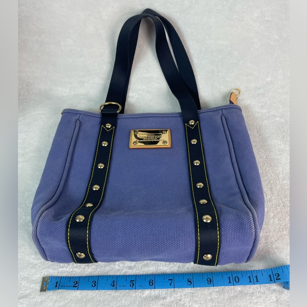 Louis Vuitton Antigua
Cabas Blue MM Tote Bag - Picture 11 of 17